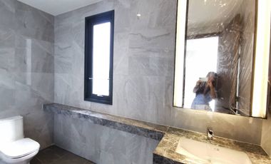 Lake legend Bangna-Suvarnabhumi: 214.20sqwah 563sqm. 4bed 4bath by the lake 99,000,000 Am: 065619----