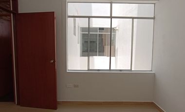 “Amplio y luminoso departamento de 3 dormitorios y 2 baños frente al parque en Ate”.