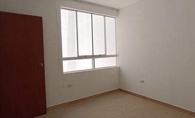 “Amplio y luminoso departamento de 3 dormitorios y 2 baños frente al parque en Ate”.