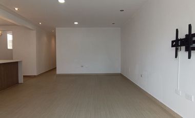 “Amplio y luminoso departamento de 3 dormitorios y 2 baños frente al parque en Ate”.