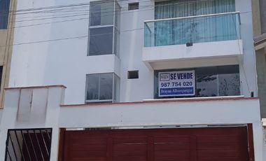 “Amplio y luminoso departamento de 3 dormitorios y 2 baños frente al parque en Ate”.