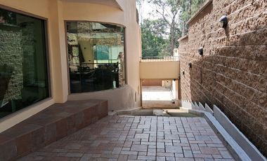 VENDO CASA SATELITE NOVELISTAS AMPLIO JARDIN