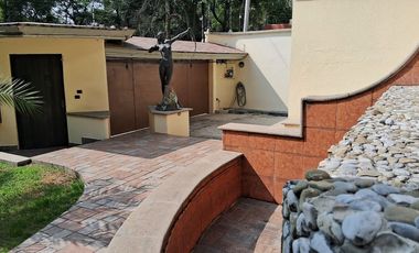 VENDO CASA SATELITE NOVELISTAS AMPLIO JARDIN