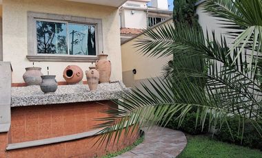 VENDO CASA SATELITE NOVELISTAS AMPLIO JARDIN