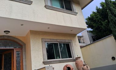 VENDO CASA SATELITE NOVELISTAS AMPLIO JARDIN