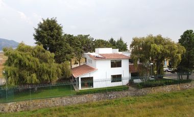 Casa en Renta en Zinacantepec, Valle de Zamarrero,  con vista al lago, amueblada.