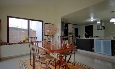 Casa en Renta en Zinacantepec, Valle de Zamarrero,  con vista al lago, amueblada.
