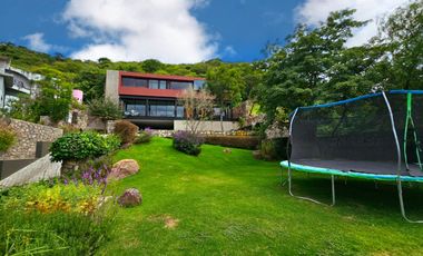 LAS CAÑADAS CASA EN VENTA SEMINUEVA MODERNA CON INCREIBLE VISTA