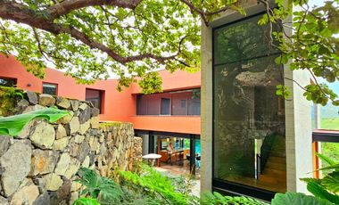 LAS CAÑADAS CASA EN VENTA SEMINUEVA MODERNA CON INCREIBLE VISTA