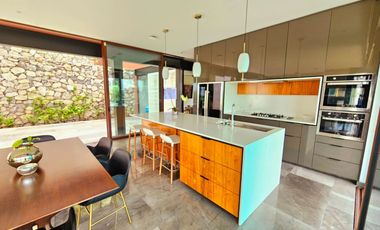 LAS CAÑADAS CASA EN VENTA SEMINUEVA MODERNA CON INCREIBLE VISTA
