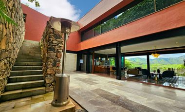 LAS CAÑADAS CASA EN VENTA SEMINUEVA MODERNA CON INCREIBLE VISTA