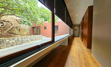 LAS CAÑADAS CASA EN VENTA SEMINUEVA MODERNA CON INCREIBLE VISTA