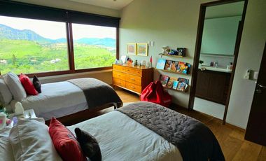 LAS CAÑADAS CASA EN VENTA SEMINUEVA MODERNA CON INCREIBLE VISTA