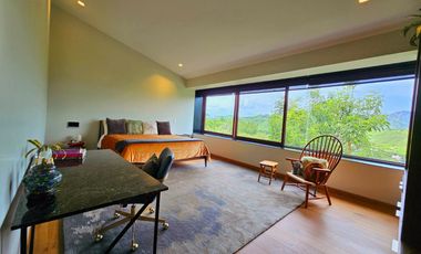 LAS CAÑADAS CASA EN VENTA SEMINUEVA MODERNA CON INCREIBLE VISTA