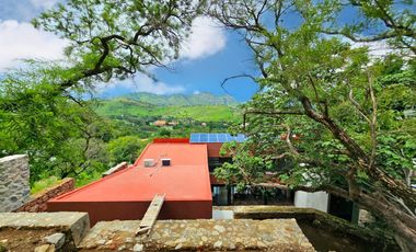 LAS CAÑADAS CASA EN VENTA SEMINUEVA MODERNA CON INCREIBLE VISTA