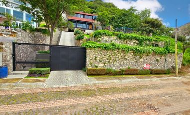LAS CAÑADAS CASA EN VENTA SEMINUEVA MODERNA CON INCREIBLE VISTA