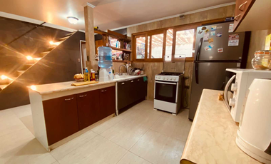 VENDO SOLIDA CASA DE ESQUINA EN CALAMA