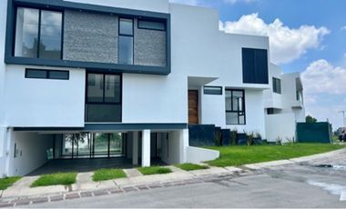 CASA EN PUERTA LAS LOMAS EN VENTA DE LUJO, ZONA DORADA ZAPOPAN PUERTA DE HIERRO
