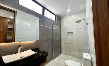 CASA EN PUERTA LAS LOMAS EN VENTA DE LUJO, ZONA DORADA ZAPOPAN PUERTA DE HIERRO