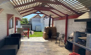 Casa en venta con piscina, comuna del Quisco