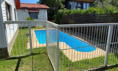 Casa en venta con piscina, comuna del Quisco