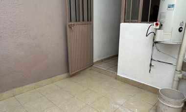 CASA OPORTUNIDAD DE INVERSIÓN SOBRE AVENIDA