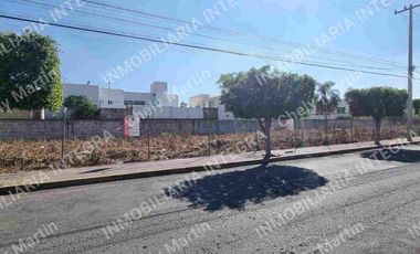 RENTA DE LOTE COMERCIAL EN IRAPUATO, GTO. EXCELENTE UBICACIÓN. IDEAL PARA FINCAR TIENDAS DE CONVENIENCIA, BANCOS, ETC.