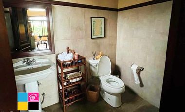 For Sale Mediterranean House with Swimming Pool in North Town Subdivision