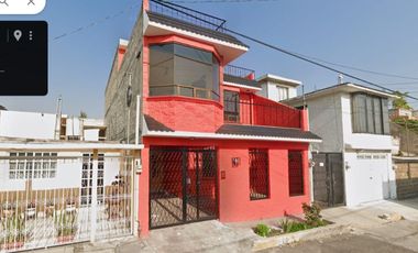 CASA DE 3 NIVELES RECIEN REMODELADA, 4 RECAMARAS CON CLOSET