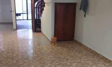 CASA DE 3 NIVELES RECIEN REMODELADA, 4 RECAMARAS CON CLOSET