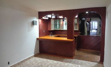 CASA DE 3 NIVELES RECIEN REMODELADA, 4 RECAMARAS CON CLOSET