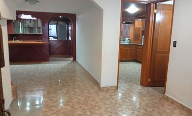 CASA DE 3 NIVELES RECIEN REMODELADA, 4 RECAMARAS CON CLOSET