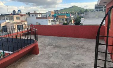 CASA DE 3 NIVELES RECIEN REMODELADA, 4 RECAMARAS CON CLOSET