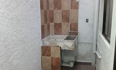 CASA DE 3 NIVELES RECIEN REMODELADA, 4 RECAMARAS CON CLOSET