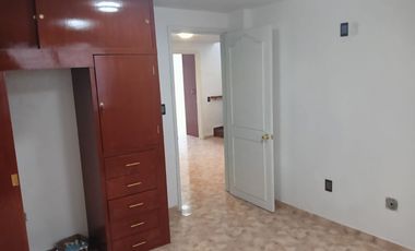 CASA DE 3 NIVELES RECIEN REMODELADA, 4 RECAMARAS CON CLOSET