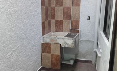CASA DE 3 NIVELES RECIEN REMODELADA, 4 RECAMARAS CON CLOSET