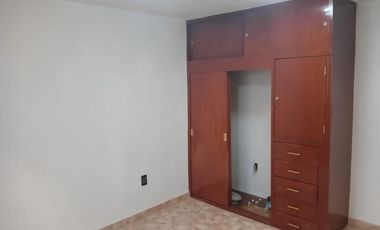 CASA DE 3 NIVELES RECIEN REMODELADA, 4 RECAMARAS CON CLOSET