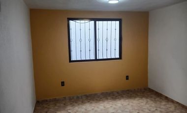 CASA DE 3 NIVELES RECIEN REMODELADA, 4 RECAMARAS CON CLOSET