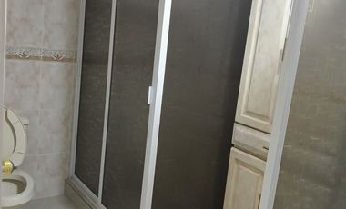 CASA DE 3 NIVELES RECIEN REMODELADA, 4 RECAMARAS CON CLOSET