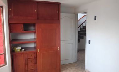 CASA DE 3 NIVELES RECIEN REMODELADA, 4 RECAMARAS CON CLOSET