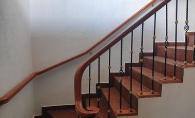 CASA DE 3 NIVELES RECIEN REMODELADA, 4 RECAMARAS CON CLOSET