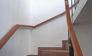 CASA DE 3 NIVELES RECIEN REMODELADA, 4 RECAMARAS CON CLOSET