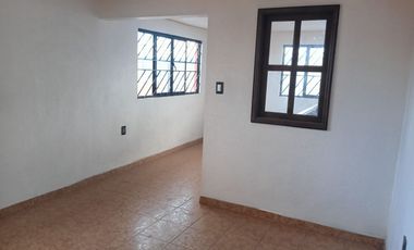 CASA DE 3 NIVELES RECIEN REMODELADA, 4 RECAMARAS CON CLOSET