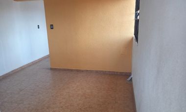 CASA DE 3 NIVELES RECIEN REMODELADA, 4 RECAMARAS CON CLOSET
