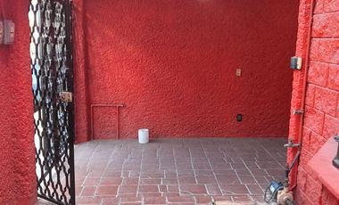 CASA DE 3 NIVELES RECIEN REMODELADA, 4 RECAMARAS CON CLOSET