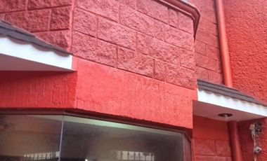 CASA DE 3 NIVELES RECIEN REMODELADA, 4 RECAMARAS CON CLOSET