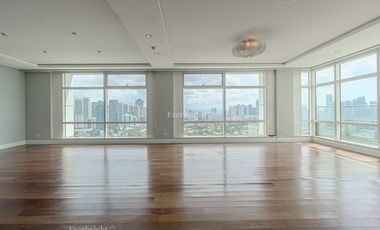 UNOBSTRUCTED 3BR UNIT + 3 PARKING SLOTS IN ONE ROXAS TRIANGLE