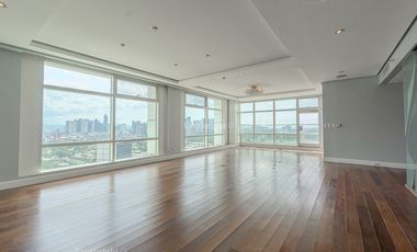 UNOBSTRUCTED 3BR UNIT + 3 PARKING SLOTS IN ONE ROXAS TRIANGLE