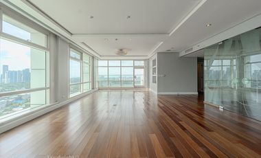 UNOBSTRUCTED 3BR UNIT + 3 PARKING SLOTS IN ONE ROXAS TRIANGLE