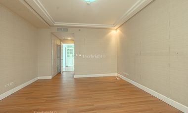 UNOBSTRUCTED 3BR UNIT + 3 PARKING SLOTS IN ONE ROXAS TRIANGLE